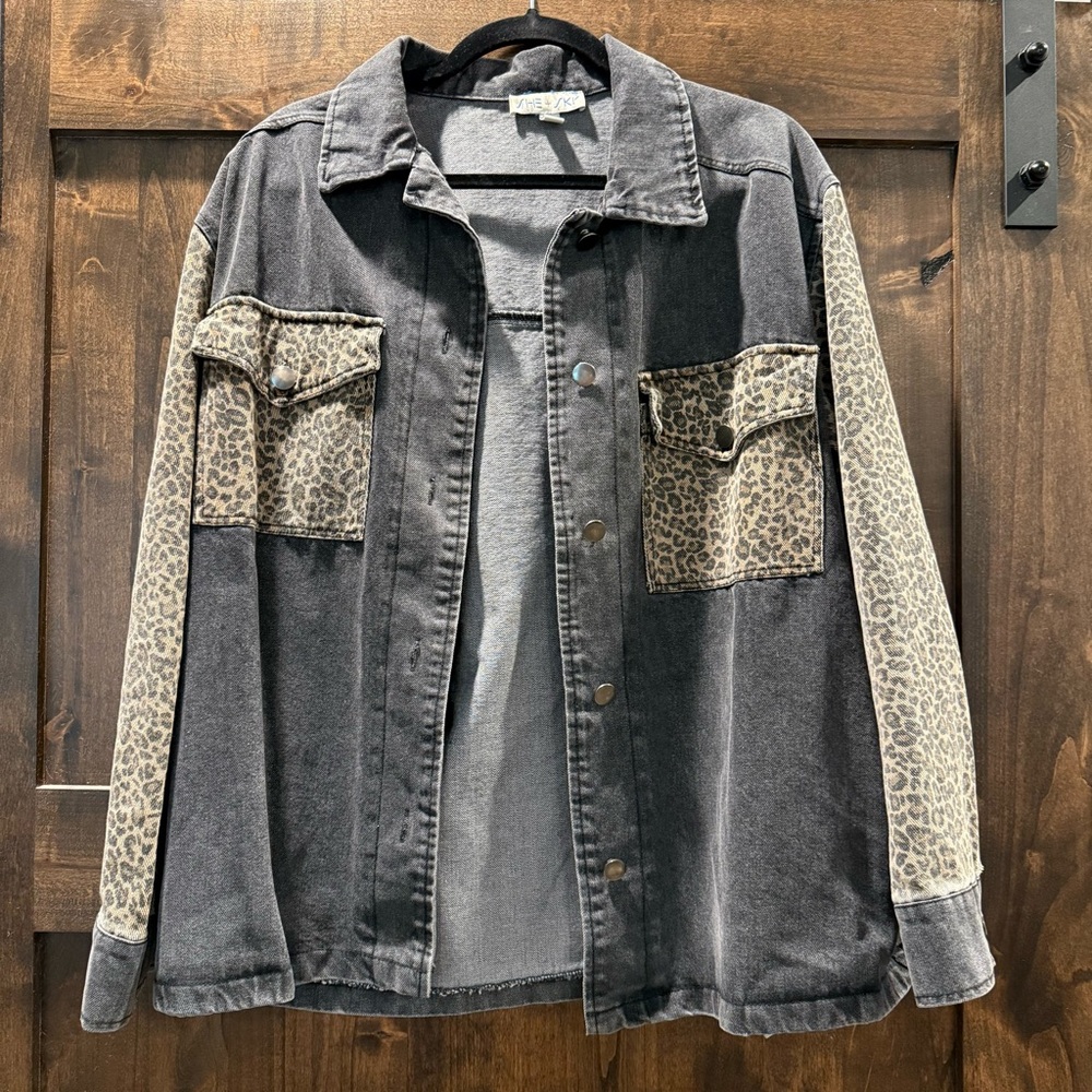 Oversized Leopard Patch Denim Jacket – Vintage Wash
